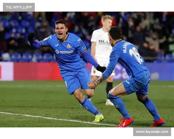 拉比奥造点双响，AC米兰3-1逆转科莫，当选队内最佳。